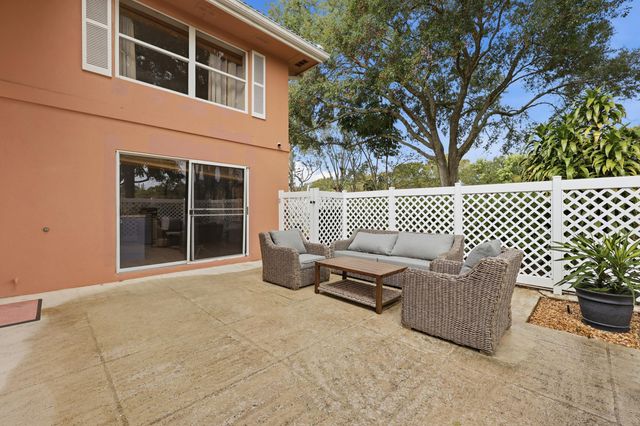 1934 Stratford Way, West Palm Beach, FL 33409