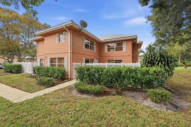 1934 Stratford Way, West Palm Beach, FL 33409