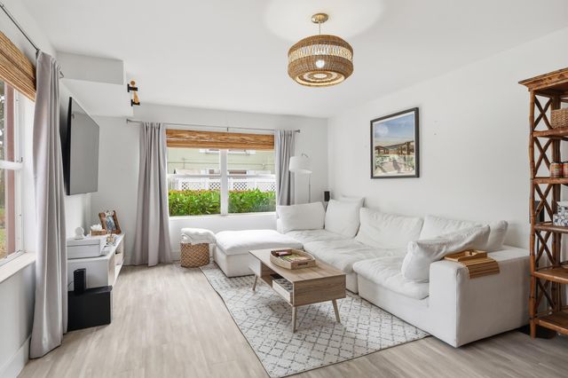 1934 Stratford Way, West Palm Beach, FL 33409