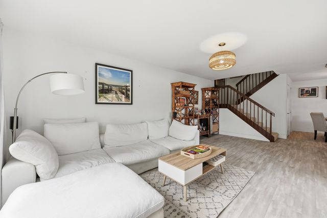 1934 Stratford Way, West Palm Beach, FL 33409