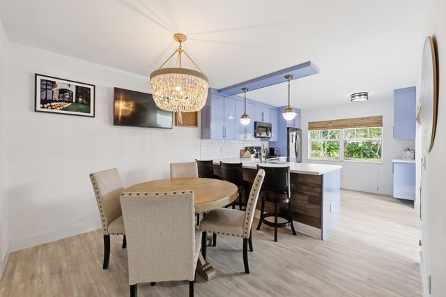 1934 Stratford Way, West Palm Beach, FL 33409