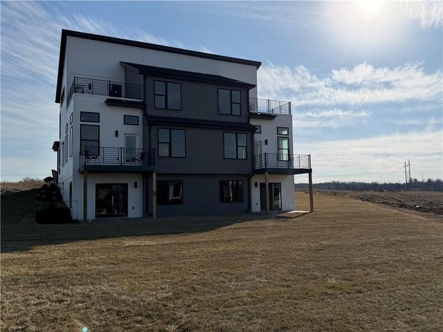 22502 W 93rd Terrace, Lenexa, KS 66227