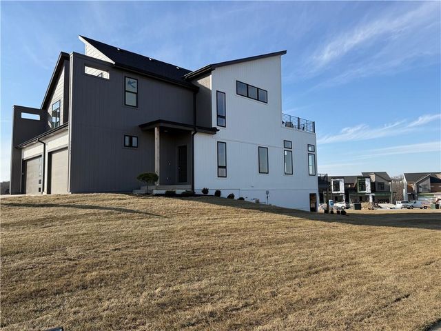 22502 W 93rd Terrace, Lenexa, KS 66227