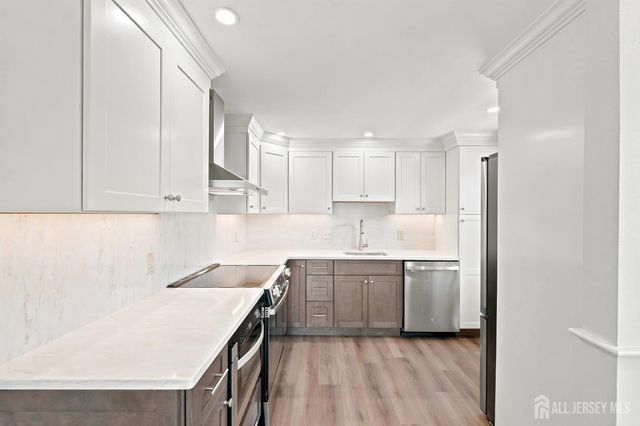 8 Sussex Way N, Monroe, NJ 08831