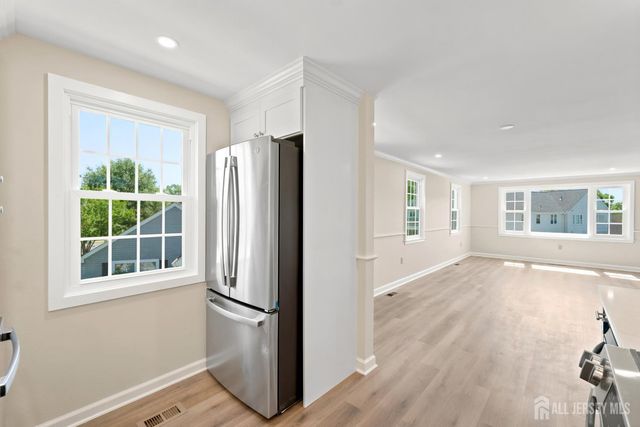 8 Sussex Way N, Monroe, NJ 08831