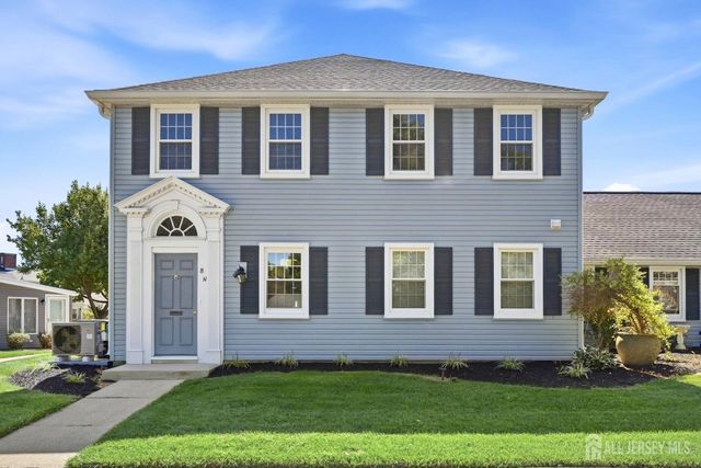 8 Sussex Way N, Monroe, NJ 08831