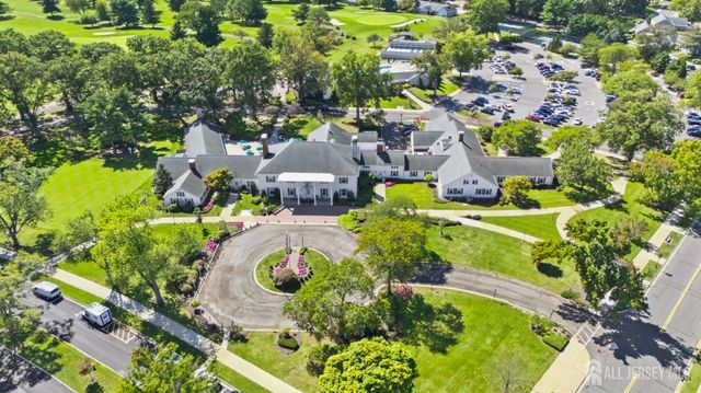 8 Sussex Way N, Monroe, NJ 08831
