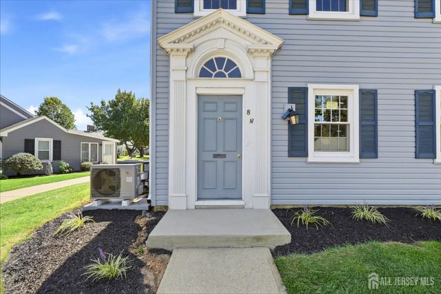 8 Sussex Way N, Monroe, NJ 08831