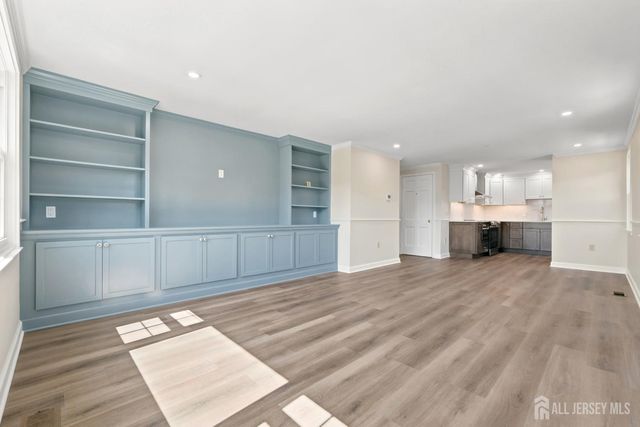 8 Sussex Way N, Monroe, NJ 08831