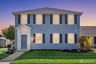 8 Sussex Way N, Monroe, NJ 08831