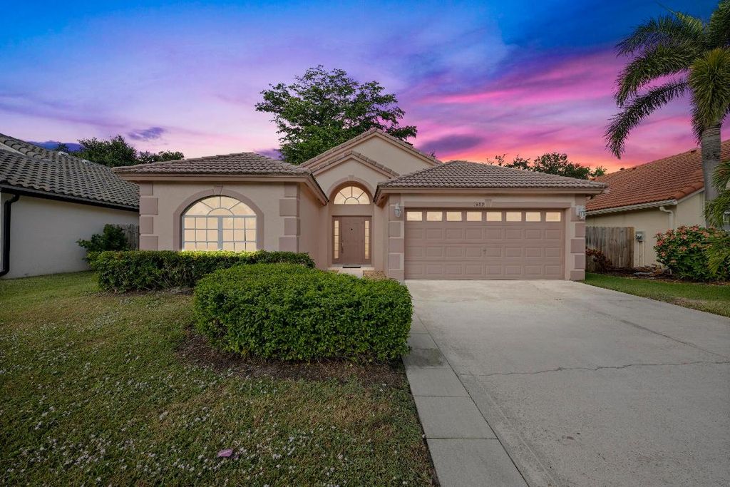 1899 Oak Berry Circle, Wellington, FL 33414