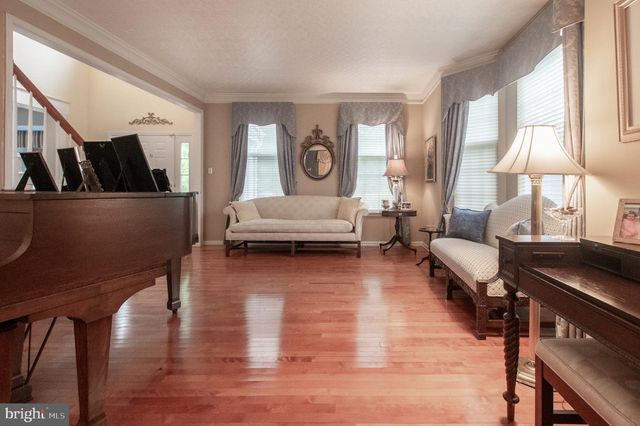 4 MARSHALL CT, Glen Mills, PA 19342