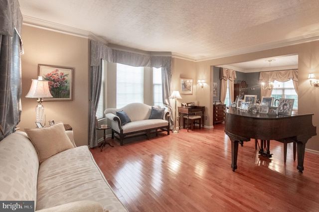 4 MARSHALL CT, Glen Mills, PA 19342