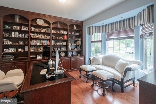 4 MARSHALL CT, Glen Mills, PA 19342