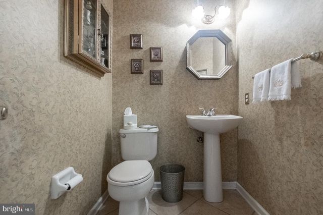4 MARSHALL CT, Glen Mills, PA 19342
