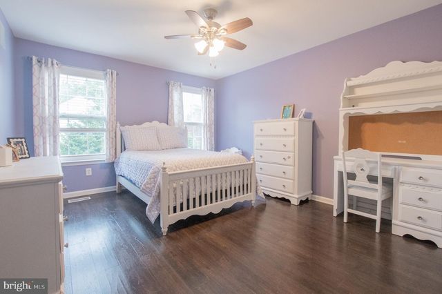 4 MARSHALL CT, Glen Mills, PA 19342