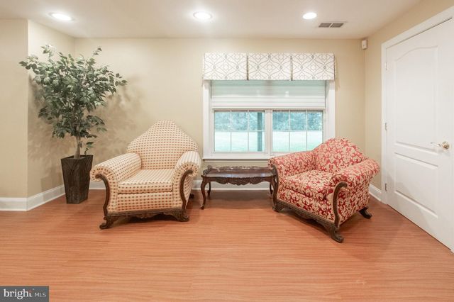 4 MARSHALL CT, Glen Mills, PA 19342