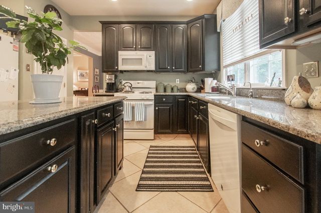 4 MARSHALL CT, Glen Mills, PA 19342