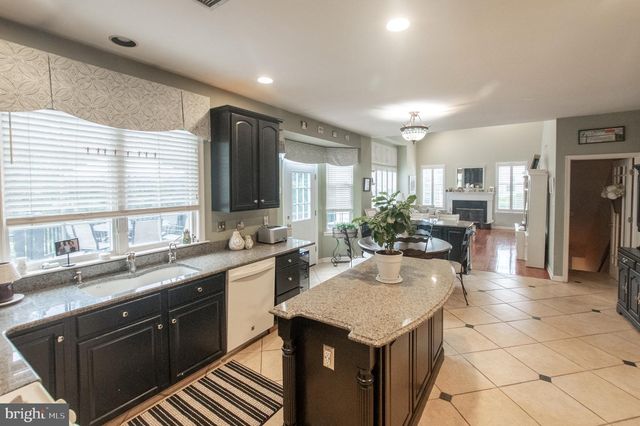 4 MARSHALL CT, Glen Mills, PA 19342