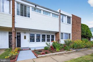 1232 WILSHIRE DR, Herndon, VA 20170