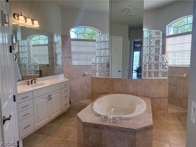 1028 Hancock Bridge PKWY, Cape Coral, FL 33990