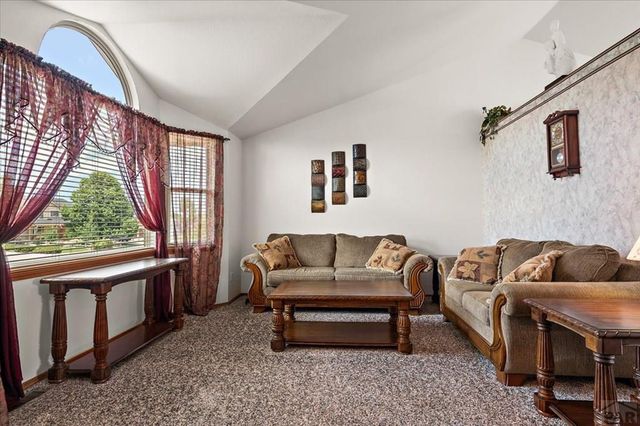 1702 Kingsroyal Blvd, Pueblo, CO 81005