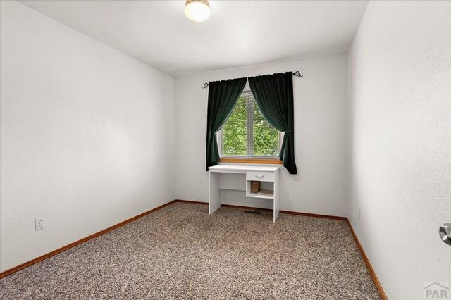 1702 Kingsroyal Blvd, Pueblo, CO 81005