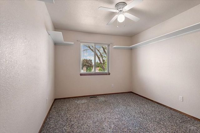 1702 Kingsroyal Blvd, Pueblo, CO 81005