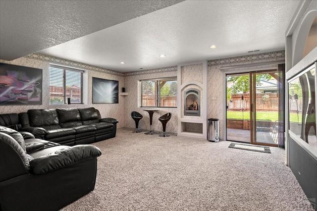 1702 Kingsroyal Blvd, Pueblo, CO 81005