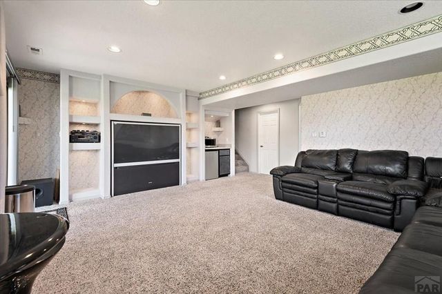 1702 Kingsroyal Blvd, Pueblo, CO 81005