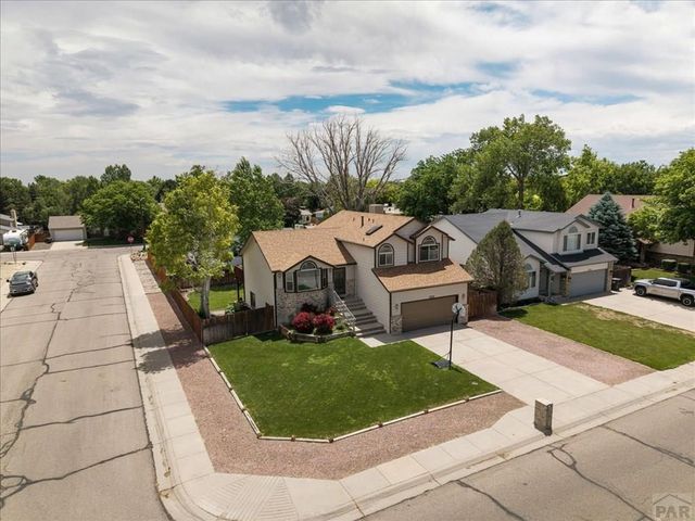 1702 Kingsroyal Blvd, Pueblo, CO 81005