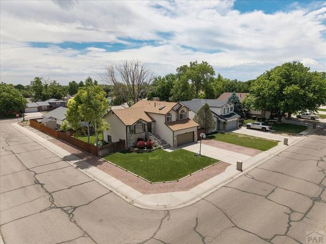 1702 Kingsroyal Blvd, Pueblo, CO 81005