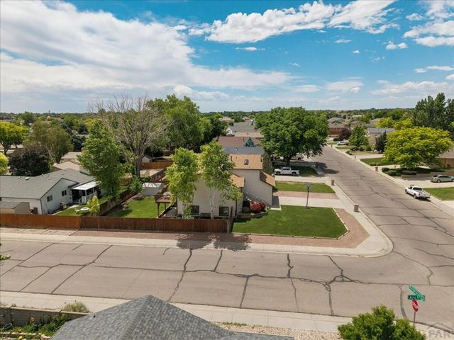 1702 Kingsroyal Blvd, Pueblo, CO 81005