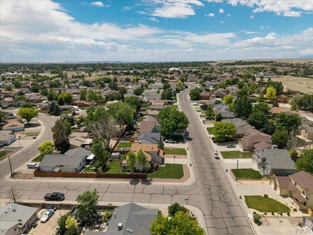 1702 Kingsroyal Blvd, Pueblo, CO 81005