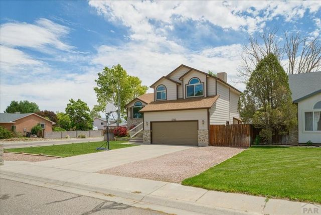 1702 Kingsroyal Blvd, Pueblo, CO 81005
