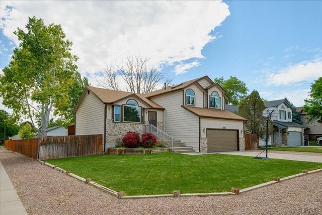 1702 Kingsroyal Blvd, Pueblo, CO 81005