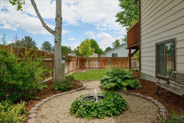1702 Kingsroyal Blvd, Pueblo, CO 81005