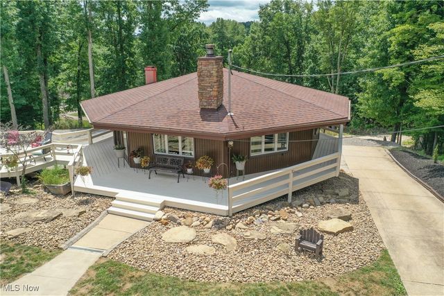 6 Latonka Trail, Malvern, OH 44644