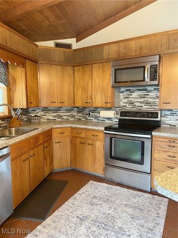 6 Latonka Trail, Malvern, OH 44644