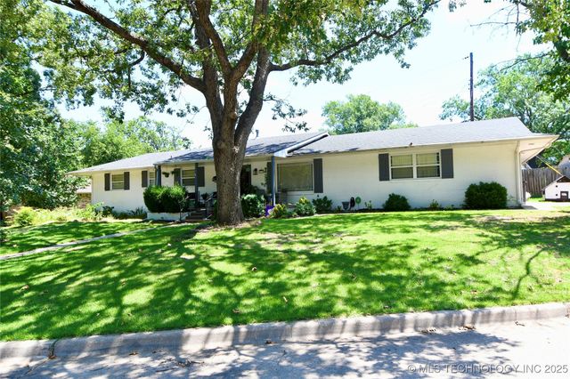 926 Sandstone Drive, Bartlesville, OK 74006