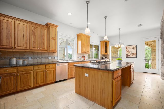 19 Swiftwater TRL, The Hills, TX 78738