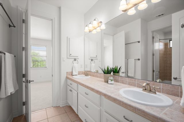 19 Swiftwater TRL, The Hills, TX 78738