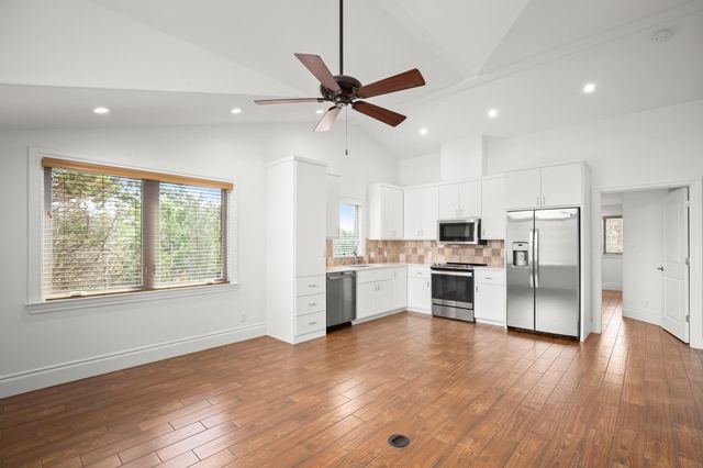 19 Swiftwater TRL, The Hills, TX 78738