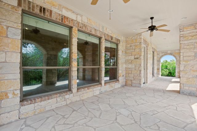 19 Swiftwater TRL, The Hills, TX 78738