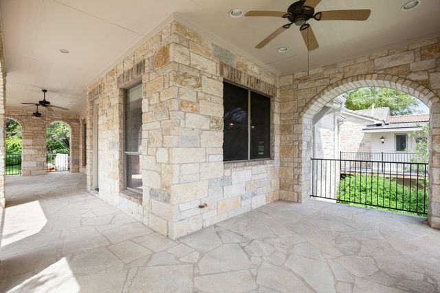 19 Swiftwater TRL, The Hills, TX 78738