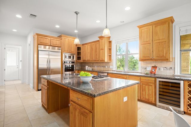 19 Swiftwater TRL, The Hills, TX 78738