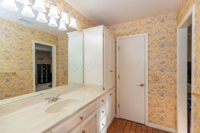 6515 ROXTON Drive, Amarillo, TX 79109