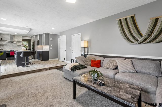 901 Sally Street, Papillion, NE 68046