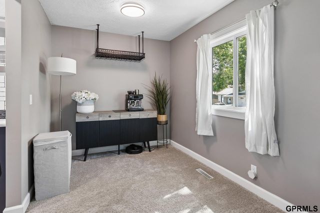 901 Sally Street, Papillion, NE 68046