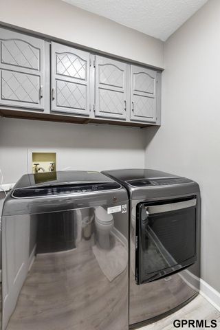 901 Sally Street, Papillion, NE 68046